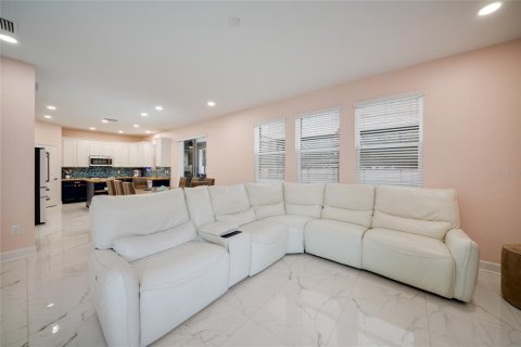 House in Bradenton, Florida 5 bedrooms, 276.38 sq.m. № 2095769 - photo 13