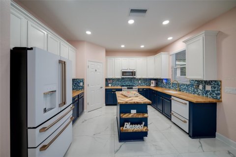 House in Bradenton, Florida 5 bedrooms, 276.38 sq.m. № 2095769 - photo 17