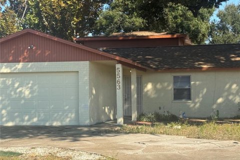 House in Kenneth City, Florida 4 bedrooms, 171.13 sq.m. № 2104079
