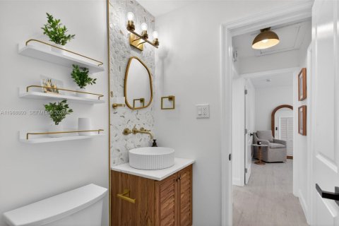 House in Oakland Park, Florida 2 bedrooms, 108.7 sq.m. № 2050704 - photo 24