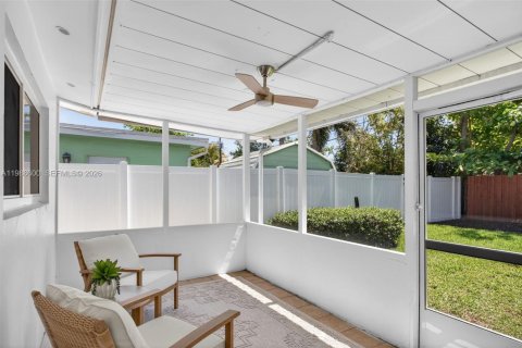 House in Oakland Park, Florida 2 bedrooms, 108.7 sq.m. № 2050704 - photo 27