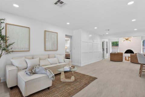 House in Oakland Park, Florida 2 bedrooms, 108.7 sq.m. № 2050704 - photo 4