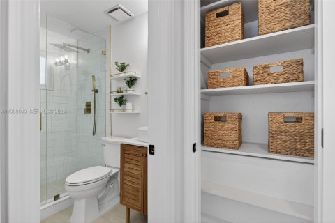 House in Oakland Park, Florida 2 bedrooms, 108.7 sq.m. № 2050704 - photo 22