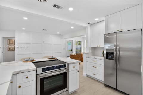 House in Oakland Park, Florida 2 bedrooms, 108.7 sq.m. № 2050704 - photo 19