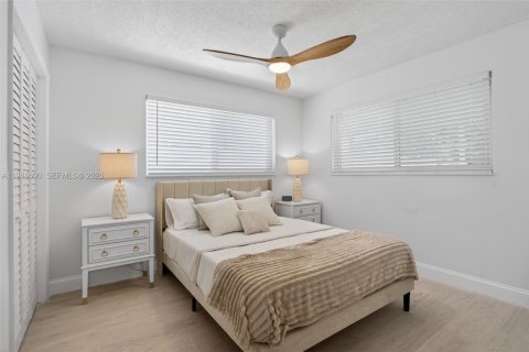 House in Oakland Park, Florida 2 bedrooms, 108.7 sq.m. № 2050704 - photo 25