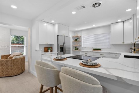 House in Oakland Park, Florida 2 bedrooms, 108.7 sq.m. № 2050704 - photo 17