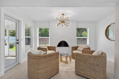 House in Oakland Park, Florida 2 bedrooms, 108.7 sq.m. № 2050704 - photo 10