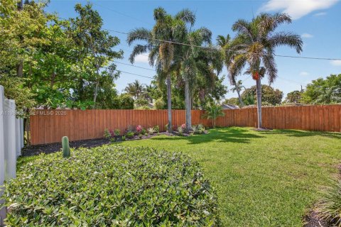 House in Oakland Park, Florida 2 bedrooms, 108.7 sq.m. № 2050704 - photo 30