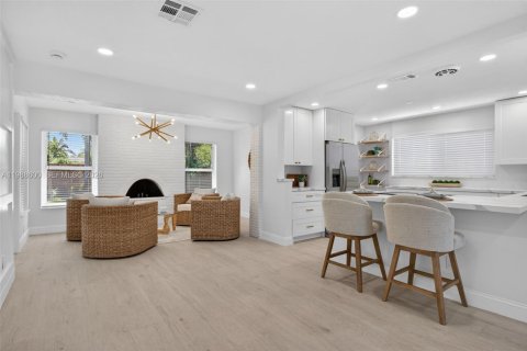 House in Oakland Park, Florida 2 bedrooms, 108.7 sq.m. № 2050704 - photo 8