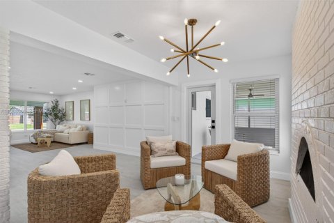 House in Oakland Park, Florida 2 bedrooms, 108.7 sq.m. № 2050704 - photo 12