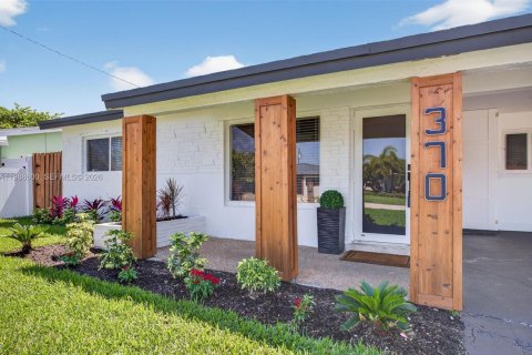 House in Oakland Park, Florida 2 bedrooms, 108.7 sq.m. № 2050704 - photo 3