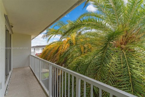 Townhouse in Miami, Florida 3 bedrooms, 145.3 sq.m. № 2066447 - photo 30