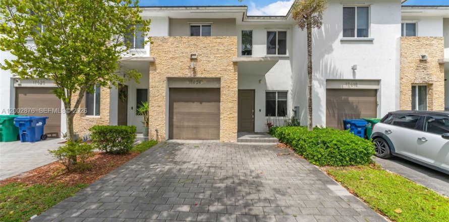 Townhouse in Miami, Florida 3 bedrooms, 145.3 sq.m. № 2066447