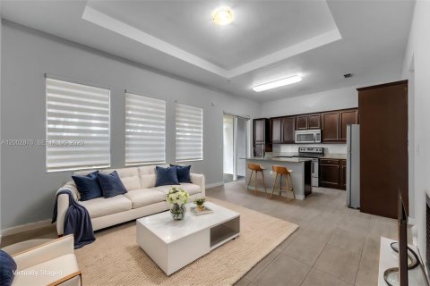 Townhouse in Miami, Florida 3 bedrooms, 145.3 sq.m. № 2066447 - photo 6