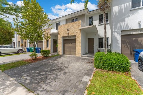 Townhouse in Miami, Florida 3 bedrooms, 145.3 sq.m. № 2066447 - photo 2