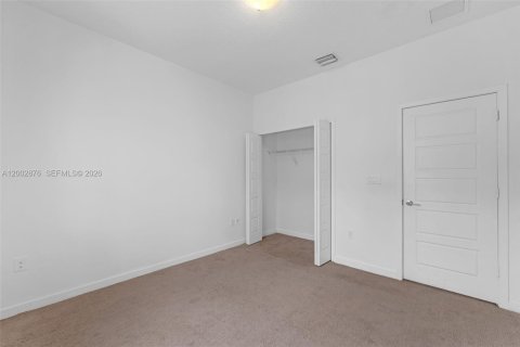 Townhouse in Miami, Florida 3 bedrooms, 145.3 sq.m. № 2066447 - photo 15