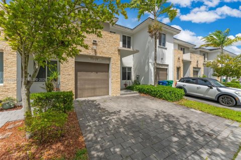 Townhouse in Miami, Florida 3 bedrooms, 145.3 sq.m. № 2066447 - photo 3