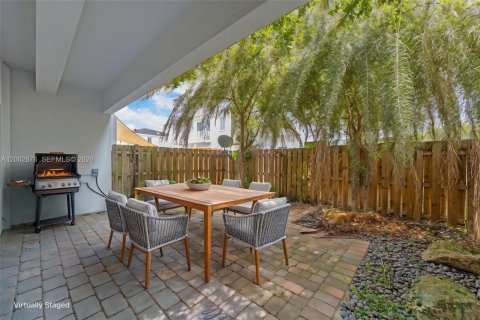 Townhouse in Miami, Florida 3 bedrooms, 145.3 sq.m. № 2066447 - photo 27