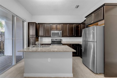 Townhouse in Miami, Florida 3 bedrooms, 145.3 sq.m. № 2066447 - photo 9