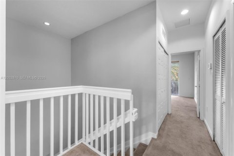 Townhouse in Miami, Florida 3 bedrooms, 145.3 sq.m. № 2066447 - photo 25