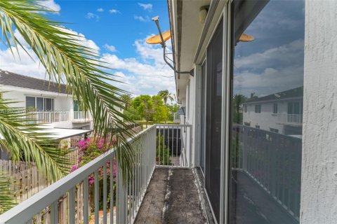 Townhouse in Miami, Florida 3 bedrooms, 145.3 sq.m. № 2066447 - photo 29