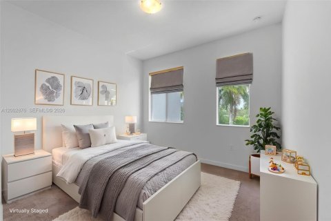 Townhouse in Miami, Florida 3 bedrooms, 145.3 sq.m. № 2066447 - photo 10