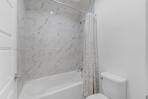 Townhouse in Miami, Florida 3 bedrooms, 145.3 sq.m. № 2066447 - photo 13