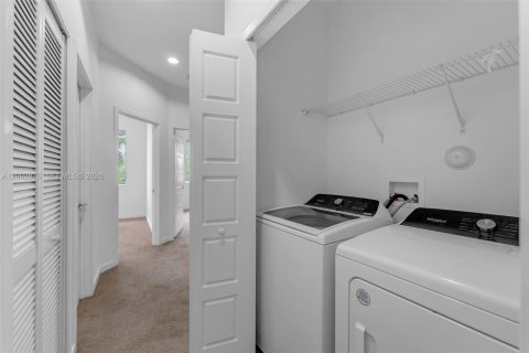 Townhouse in Miami, Florida 3 bedrooms, 145.3 sq.m. № 2066447 - photo 18