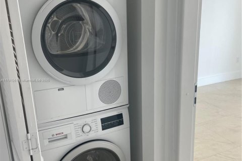 Copropriété à louer à Miami, Floride: 2 chambres, 93.46 m2 № 1868638 - photo 10