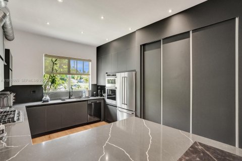 Townhouse in Hollywood, Florida 3 bedrooms, 214.14 sq.m. № 1988451 - photo 9