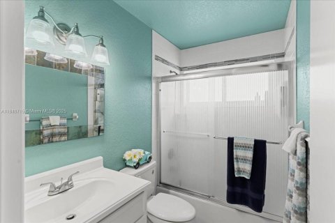 House in Miami, Florida 3 bedrooms, 159.14 sq.m. № 1830948 - photo 10