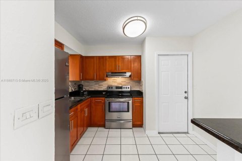 House in Miami, Florida 3 bedrooms, 159.14 sq.m. № 1830948 - photo 22
