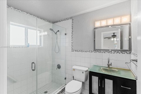 House in Miami, Florida 3 bedrooms, 159.14 sq.m. № 1830948 - photo 27
