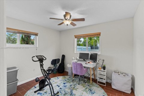 House in Miami, Florida 3 bedrooms, 159.14 sq.m. № 1830948 - photo 16