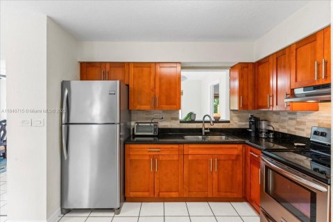 House in Miami, Florida 3 bedrooms, 159.14 sq.m. № 1830948 - photo 5