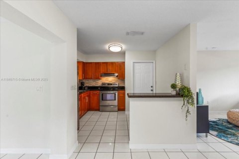 House in Miami, Florida 3 bedrooms, 159.14 sq.m. № 1830948 - photo 21