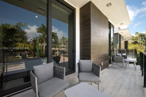 Townhouse in Fort Lauderdale, Florida 3 bedrooms, 195.65 sq.m. № 2043087 - photo 23