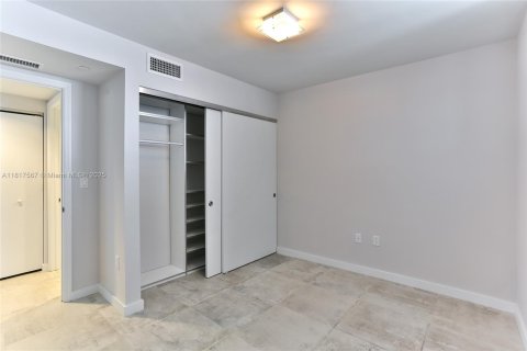Condo in Bay Harbor Islands, Florida, 2 bedrooms  № 1774306 - photo 19