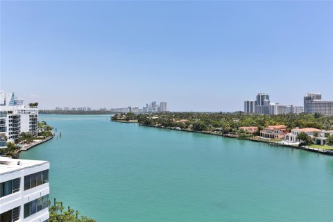 Condo in Bay Harbor Islands, Florida, 2 bedrooms  № 1774306 - photo 14