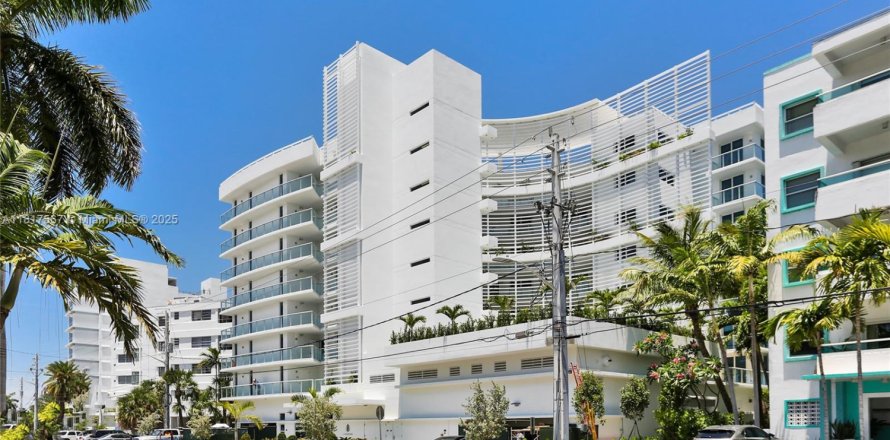 Condo in Bay Harbor Islands, Florida, 2 bedrooms № 1774306