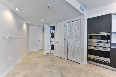Condo in Bay Harbor Islands, Florida, 2 bedrooms  № 1774306 - photo 9