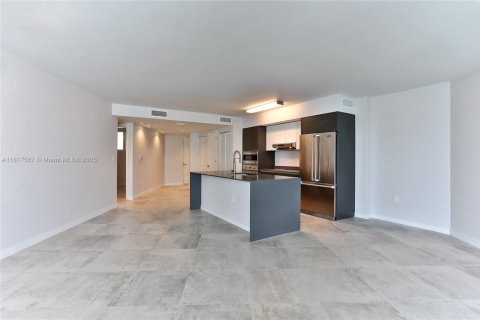 Condo in Bay Harbor Islands, Florida, 2 bedrooms  № 1774306 - photo 10