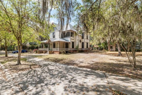 House in Gainesville, Florida 3 bedrooms, 265.14 sq.m. № 2122706 - photo 2