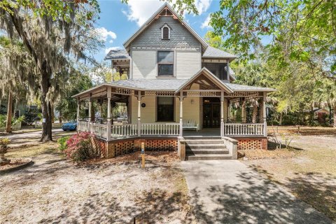 House in Gainesville, Florida 3 bedrooms, 265.14 sq.m. № 2122706