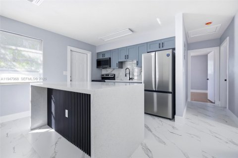 Commercial property in Hollywood, Florida 320.51 sq.m. № 2004046 - photo 29