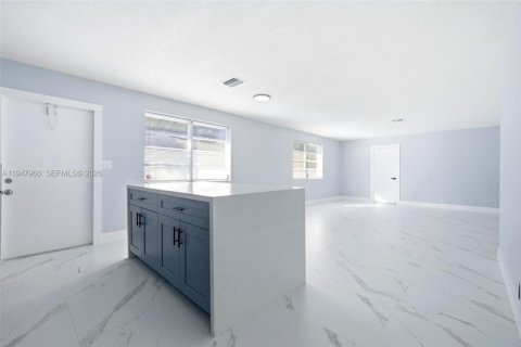 Commercial property in Hollywood, Florida 320.51 sq.m. № 2004046 - photo 12