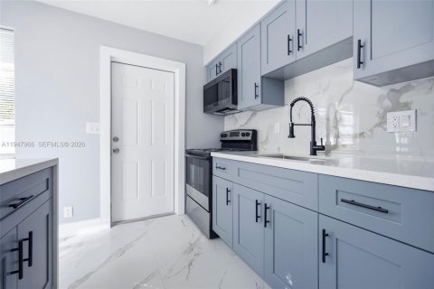 Commercial property in Hollywood, Florida 320.51 sq.m. № 2004046 - photo 30