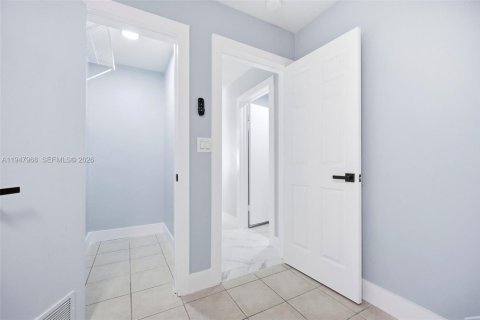 Commercial property in Hollywood, Florida 320.51 sq.m. № 2004046 - photo 20