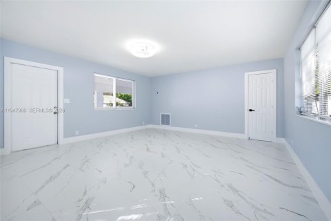 Commercial property in Hollywood, Florida 320.51 sq.m. № 2004046 - photo 27