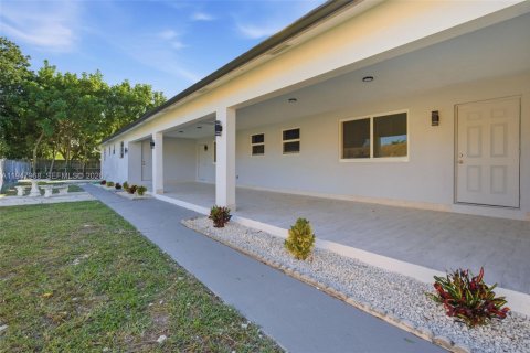 Commercial property in Hollywood, Florida 320.51 sq.m. № 2004046 - photo 2